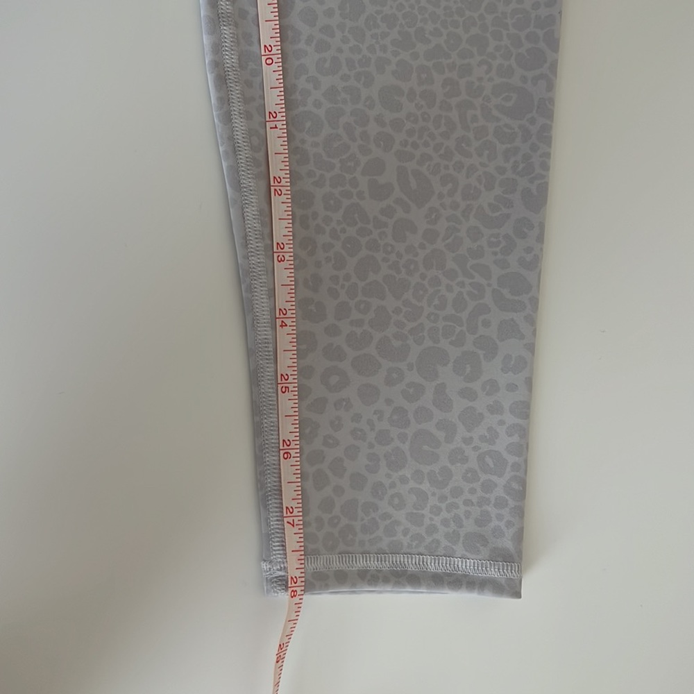 Alo Yoga Women’s High Waist White Leopard Vapor Legging, Large, 28” - Picture 3 of 7